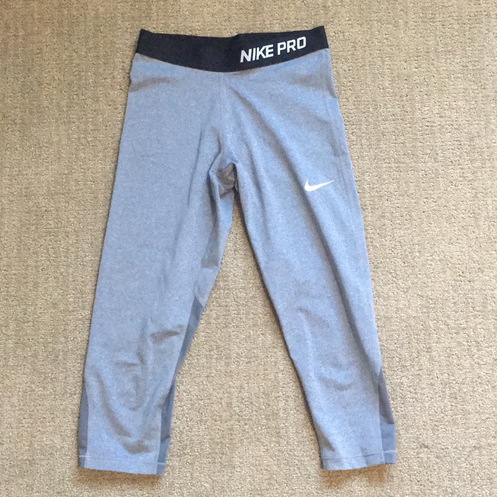 Girls Nike pro Capri leggings